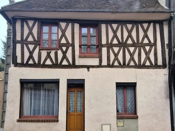 Maison ancienne à colombages, 2 chambres, centre Nonancourt