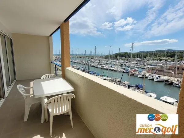 T2 avec BELLE Terrasse de 13.85m² donnant sur le Port de plaisance