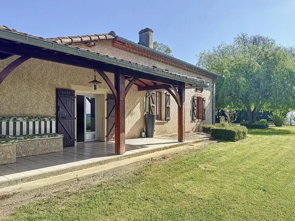 Beaux volumes - Hangar - Pièce de 62 m2 -