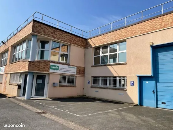 Local industriel 1 799 m²