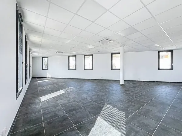 Bureaux 83 m²
