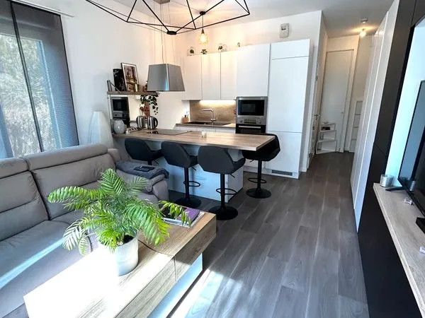 Grand studio moderne avec terrasse, parking privatif et proximité gare - Plaisir (78)