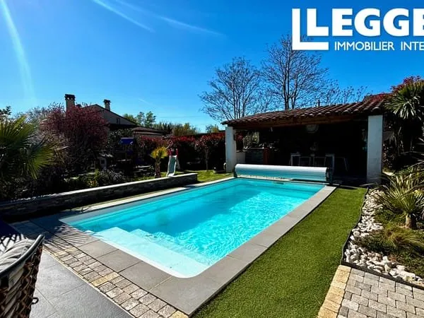 Saint-Ambroix - GARD - Villa plain-pied avec 4 chambres, piscine et jardin clôturée.