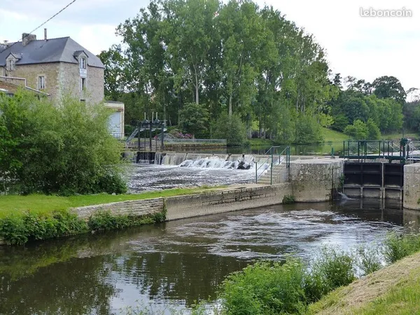 Terrain de loisir à Guillac, Canal de Nantes à Brest, 5000m2, non inondable, borné