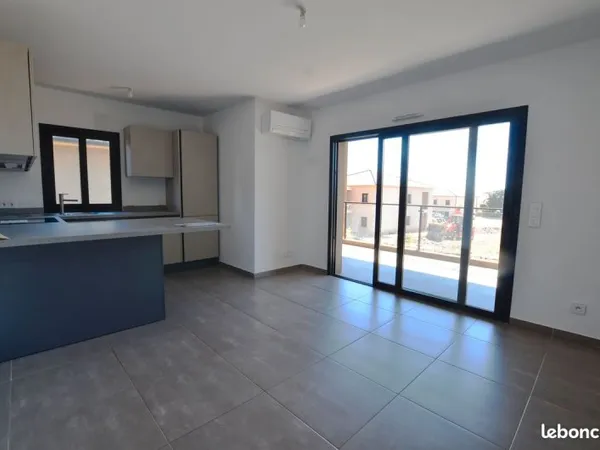 Appartement T2 avec grande terrasse + place parking