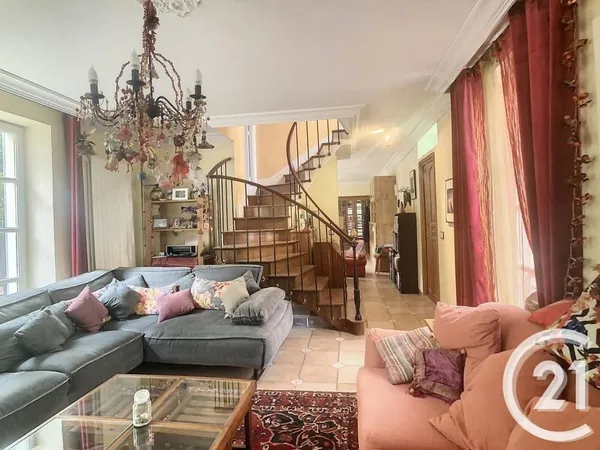 Maison 10 pièces 223 m²
