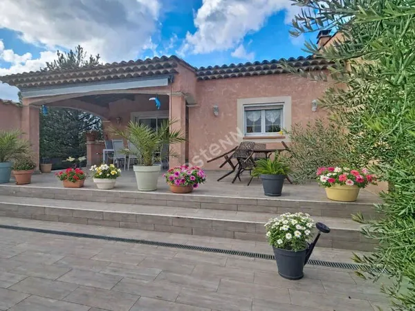 A vendre : Elégante maison de 6 pièces avec jardin proche Sisteron.