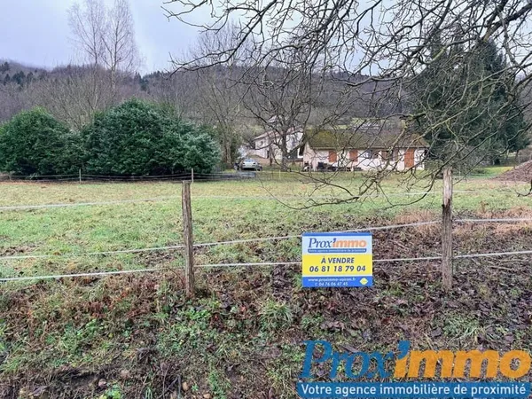 NOUVEAU !! Belle parcelle de terrain constructible non viabilisée de 868 m².