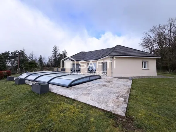 Maison de plain pied avec piscine