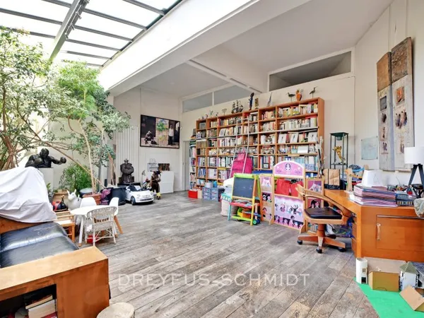 Loft atypique sur 3 niveaux 260 m2 dans le quartier Buzenval (20eme)