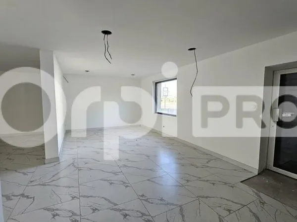 Local commercial 2 pièces 129 m²