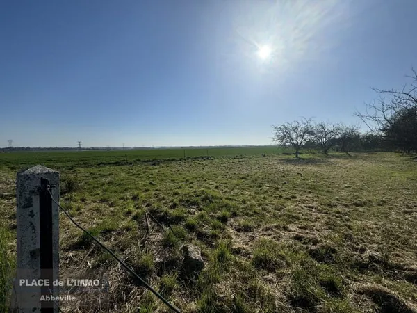 Terrain à bâtir plat et vue dégagée