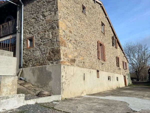 Corps de ferme à finir de rénover