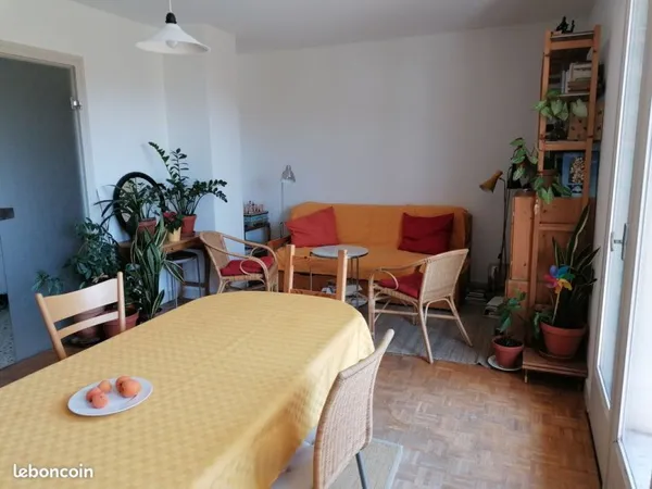 Appartement traversant T4 de 73 m2 + balcon environ 8 m² (sud) très lumineux et loggia (nord) à 7310