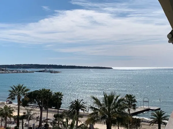 CANNES CROISETTE T3 VUE MER