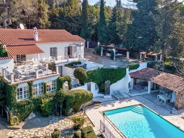 Bastide provençale élégante avec intérieurs contemporains - Mougins