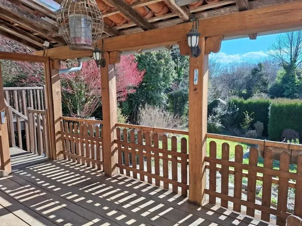 Au coeur d'un superbe environnement , maison avec un gite et piscine !