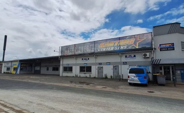 A VENDRE, SENS, SITUATION PRIVILEGIÉE, KARTING ET LASER SUR
