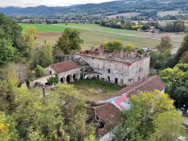 Abbaye du 14e et château du 19e en ruine sur 17ha