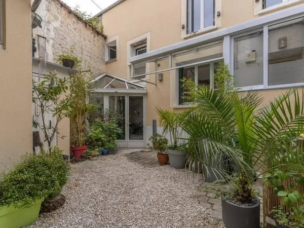 Maison 10 pièces 223 m²
