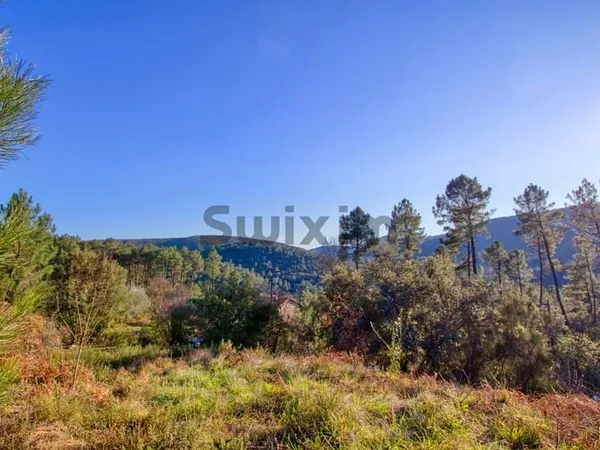 Terrain constructible dominant la vallée