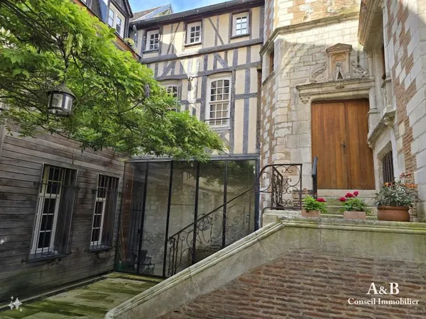 Maison 10 pièces 370 m²