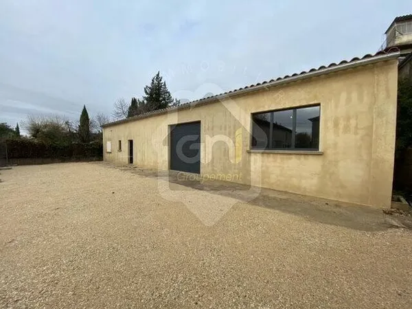 Local commercial 180 m²