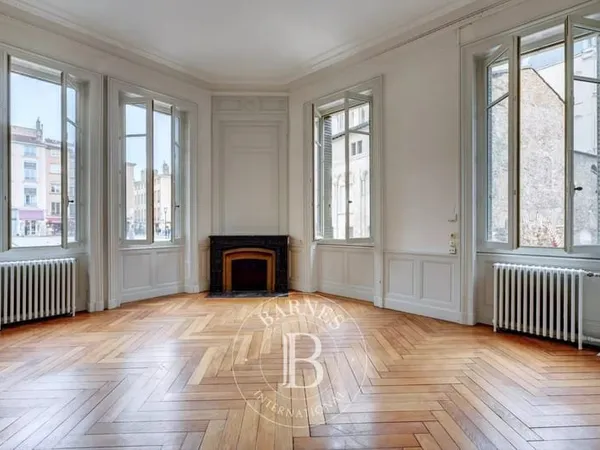 Lyon 5 - Saint Jean - Appartement de 134 m² - bureau - 3 chambres
