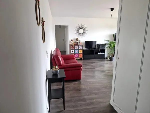 THIAIS - Appartement familial dans résidence moderne proche toutes commodités