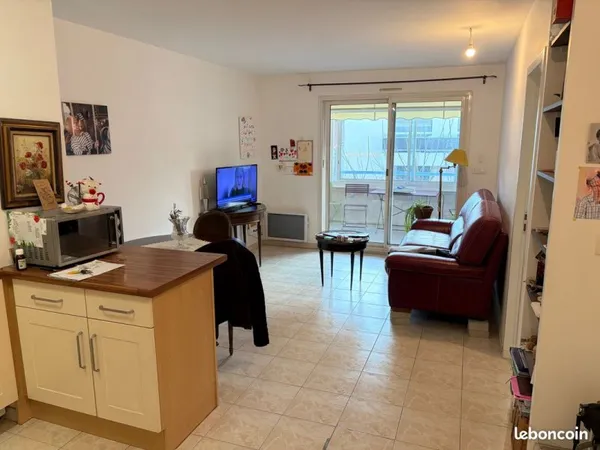 Appartement T2 40 m² avec terrasse fermée - Hyper centre de Roquefort-la-Bédoule