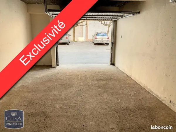 Grand garage 25 m2 RDC sécurisé centre ville Lamartine gare TGV