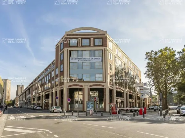 Bureaux 886 m²