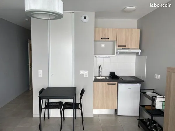 Studio meublé avec parking à louer