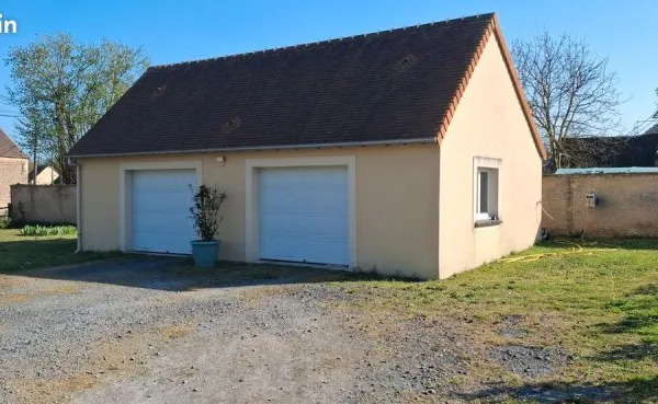 Bâtiment avec terrain