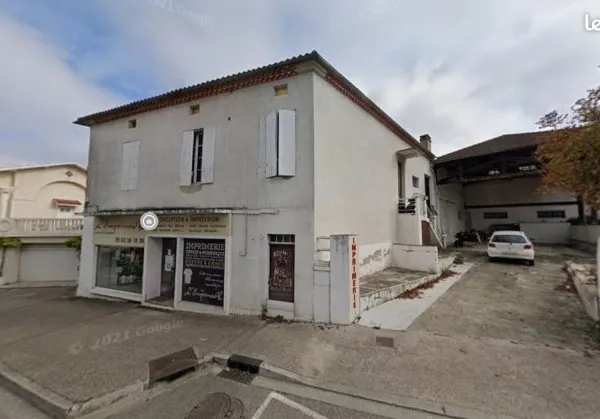 A vendre local commercial + maison T4 + hangar bien placé à Condom commerce entrepot atelier