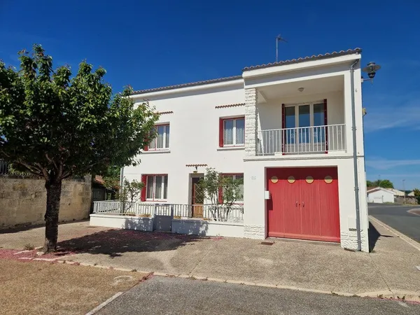 Maison à vendre 5 pièces TONNAY BOUTONNE (17)- 148 m² habitables - 4 chambre - jardin - garage