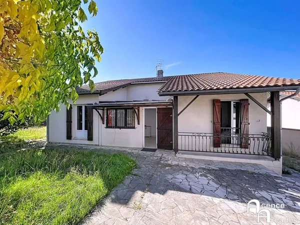 Maison familiale avec dépendances et terrain arboré