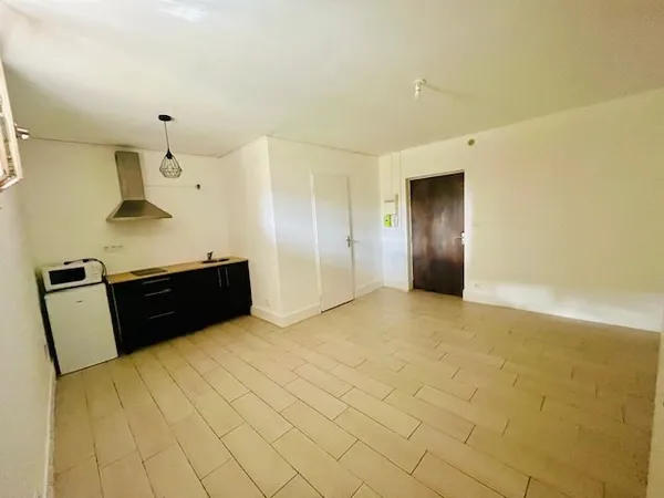 Studio Arceaux dans immeuble rénové avec jardin