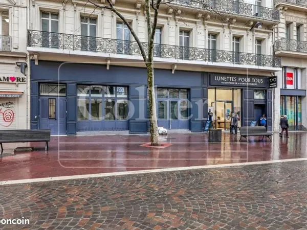 Local commercial 481 m²