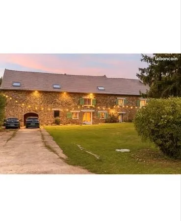 Longere de caractère- environ 500m2- Fort potentiel