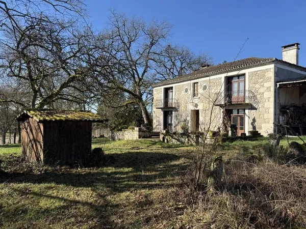 Maison de campagne avec dépendances proche de Fourcès