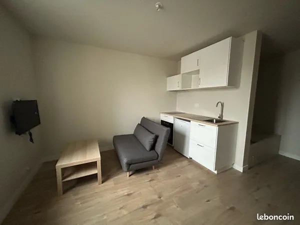 Studio meublé rénové centre bourg