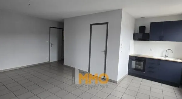 Joli T3, plein centre de L'ARBRESLE refait à neuf.