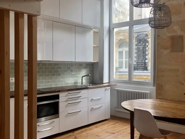 Studio meublé très lumineux 30m² plus 10m² mezzanine centre ville