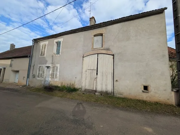 Bâtisse de village avec dépendances Projet rénovation comp