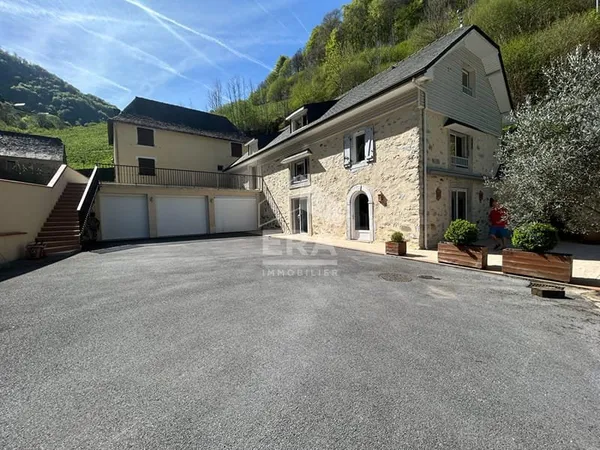 Maison de charme - cadre naturel exceptionnel avec piscine.