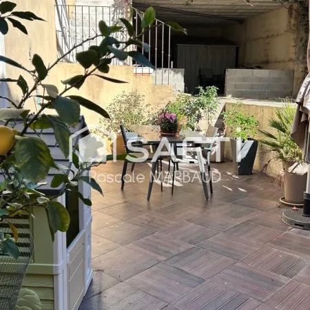 A visiter maison de village Plain-pied de 74m2 , cour et patio.