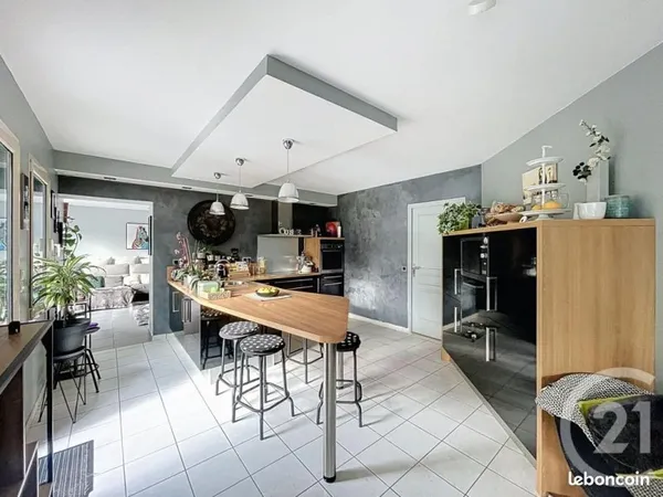 Pavillon 7 pièces 247 m²