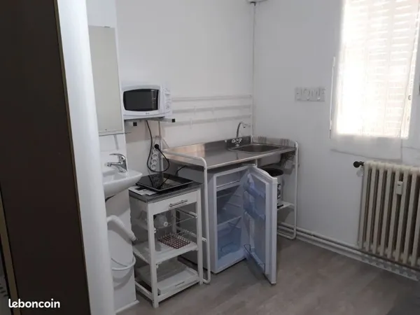 Loue chambre meublée