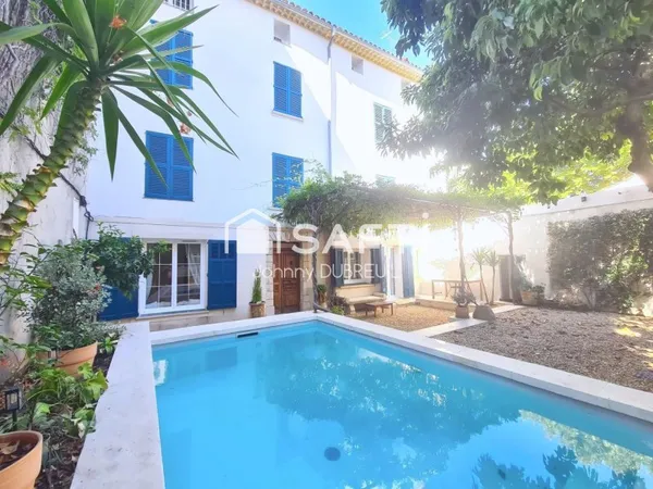 PIGNANS - Maison de Maître d'exception de 300m2 au coeur du village avec jardin et piscine